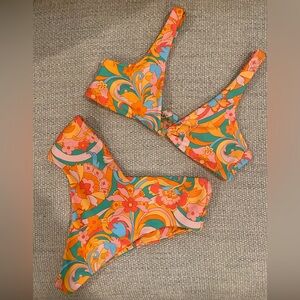 Skatie swimsuit - size M penny top & size M melly bottoms in Nadi